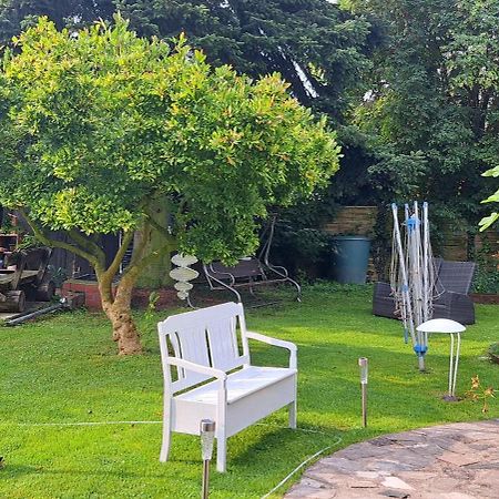 Bungalow An Der Tanne Mit Ueberdachter Terrasse Dusseldorf Luaran gambar